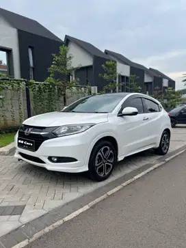 honda hrv prestige 1.8 tahun 2016 warna putih kilometer rendah