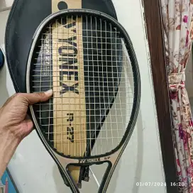 Raket tennis lapangan