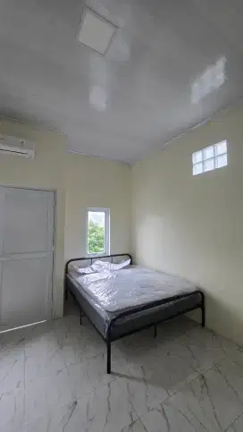 Disewakan Kamar Kost (BANGUNAN BARU) Pinggir Jalan Lokasi Strategis