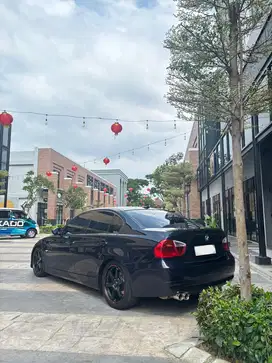 BMW 320i 2005 Bensin