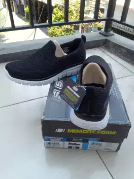 skechers original slip on baru ( bnib)