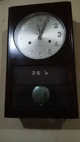 Jam dinding antik seiko