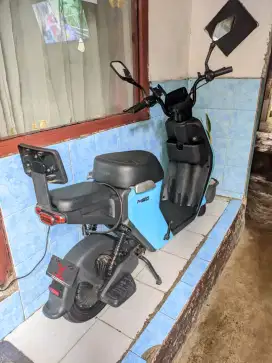 Sepeda listrik uwinfly M60