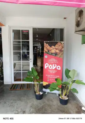 Tempat usaha/kios plus tempat tinggal