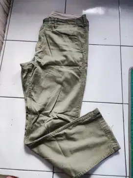 celana uniqlo hijau army