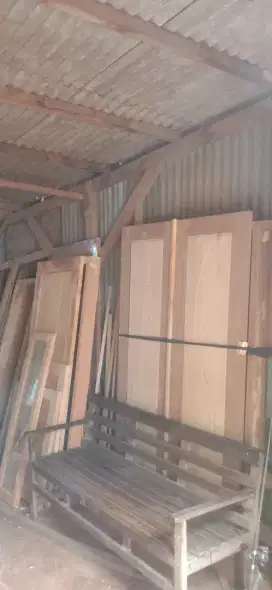 MENERIMA PESANAN PEMBUATAN DAUN PINTU, DAN BERBAHAN KAYU LAINNYA