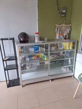 Etalase bekas kosmetik dan obat harga borongan 3 unut