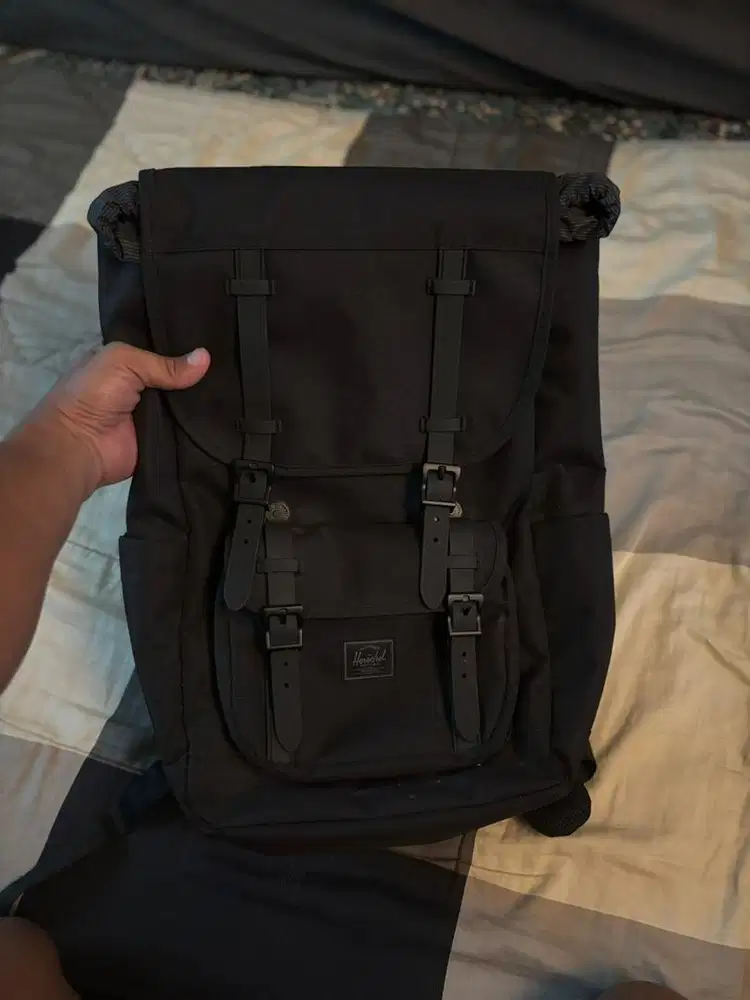 Jual tas Herschel Black
