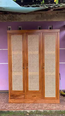 Lemari jati rotan