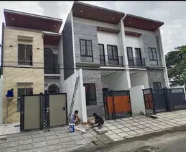 Rumah mewah 2 lantai Perumahan Nginden intan timur