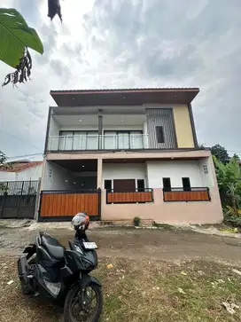 Di kontrakan rumah 2 lantai