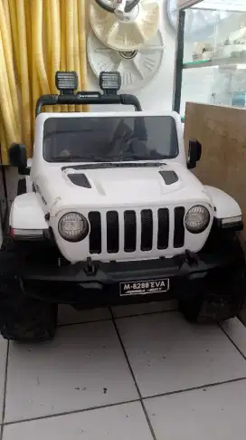MAINAN MOBIL AKI ANAK JEEP JARANG DIPAKAI