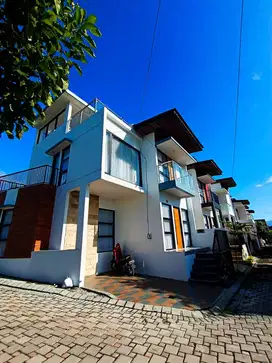 Modern vila batu kolam renang 1 M an