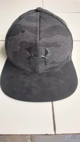 Topi Under Armor Army