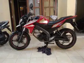 Di jual Motor Vixion merah 2013