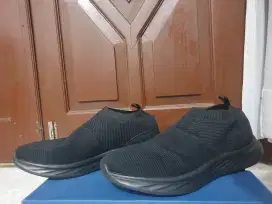 SEPATU BRODO FULL HITAM SIZE 42