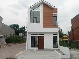 Kesempatan Langka! Rumah 2 Lantai dengan Harga Terjangkau di Pasir Im