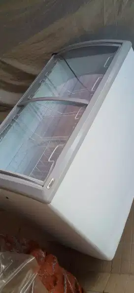 Freezer box kaca