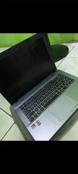 Di jual laptop Asus  ram 4 tahun 2020