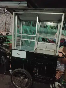 Grobak bekas dagang tahu