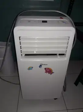 AC portable Midea 1pk, like new!