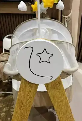 Tempat tidur bayi
