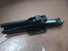 Dongkrak 1,5 ton h-1
