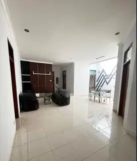 Disewakan Rumah Singgasana Pradana