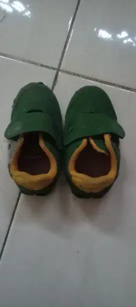 Sepatu anak size 22