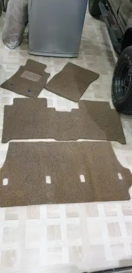 Karpet bihun Originl Bawaan Toyota Fortuner 2014 VNT tebel berkualitas