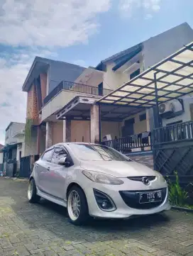 Mazda 2 tahun 2010