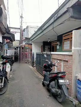 Rumah 1 lantai 3 kamar tidur di kebon baru Tebet Jakarta Selatan