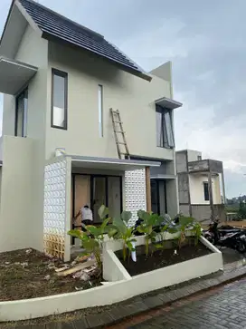 Villa minimalis 10 menit Alun-ALUN Batu