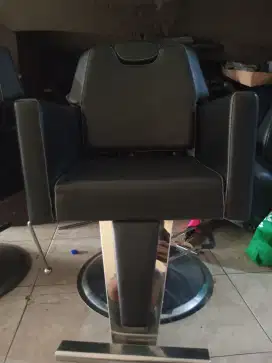 DI JUAL KURSI PANGKAS RAMBUT/CUKUR/BARBERSHOP
