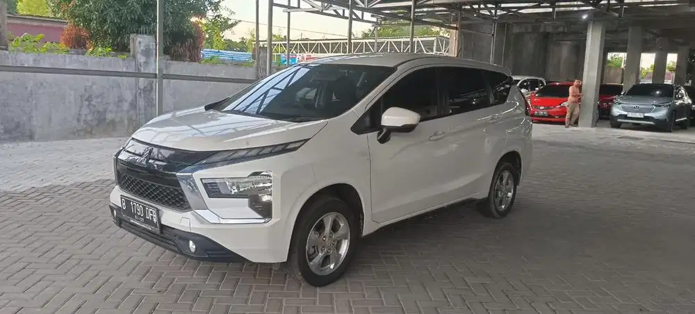 Xpander GLS 2021 MT putih