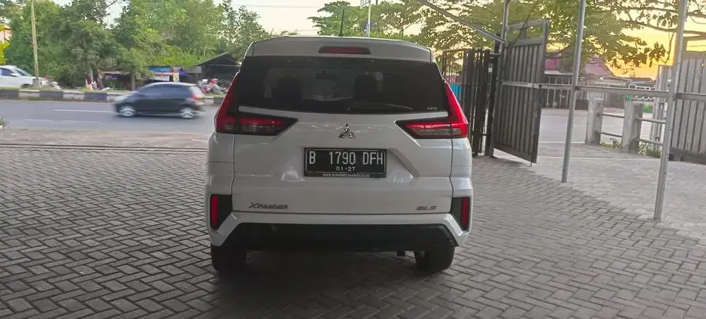 Xpander GLS 2021 MT putih