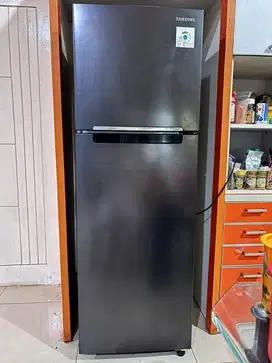 kulkas inverter 2 pintu samsung RT25FARBDB1 256 Liter