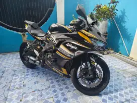 Dijual Kawasaki Ninja ZX25R Hitam Mulus Terawat Low Odo KM 1000