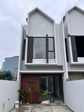 RUMAH JATIASIH 2 LANTAI SIAP HUNI BEBAS BANJIR SHM DEKAT TOL TANAH LUA