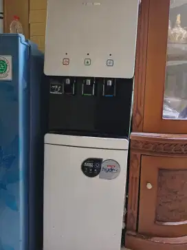 Di jual dispenser polyton galon bawah
