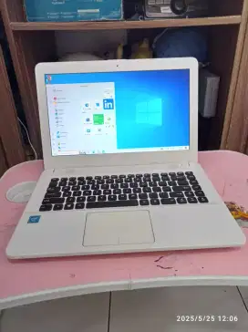 Laptop punya pribadi merek ASUS