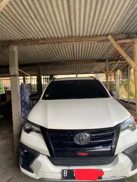 Toyota Fortuner VRZ TRD 2017 A/T 2.4
