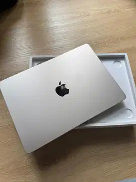 Macbook Air starlight 8GB SSD 256 GB 2022