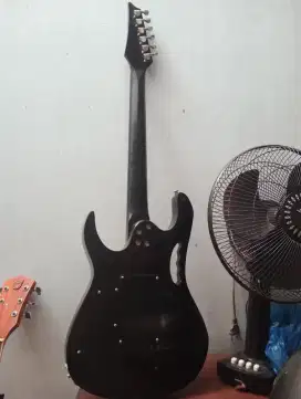 Gitar ibanez hitam