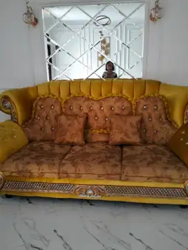 Dijual sofa mewah warna Gold