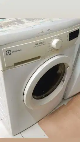 MESIN CUCI ELECTROLUX