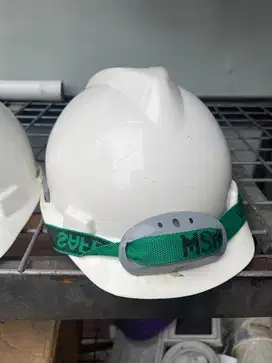 safety helmet putih