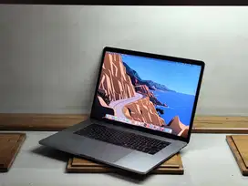 MacBook Pro Retina 15 2019 Touchbar Core i7 RX 555 4GB 16GB/256GB