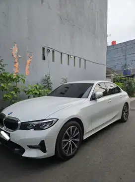 BMW 320i 2021 Bensin