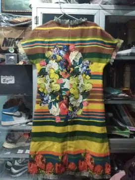 Baju atasan Dolce & Gabbana model rajut motif bunga Madein Italy